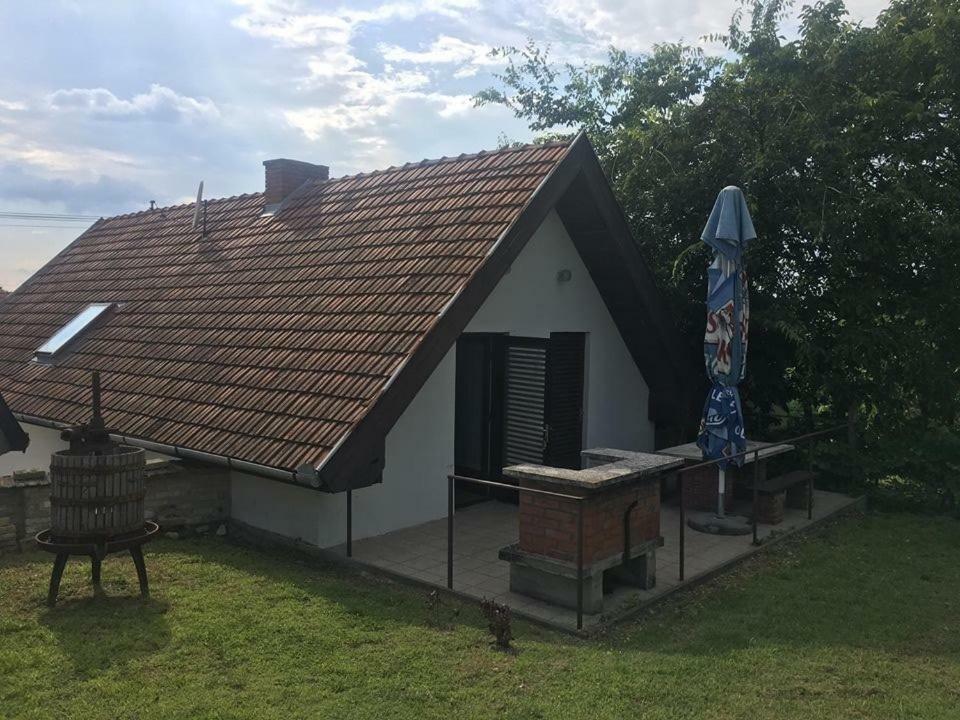 Ferienwohnung Bago Pince Hajos Exterior foto