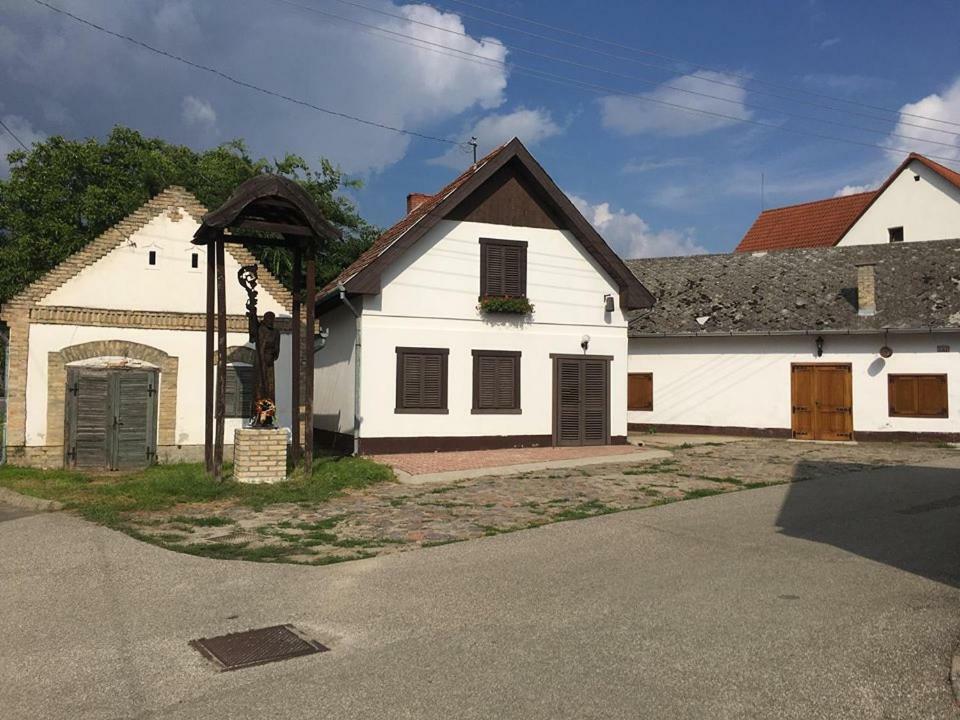 Ferienwohnung Bago Pince Hajos Exterior foto